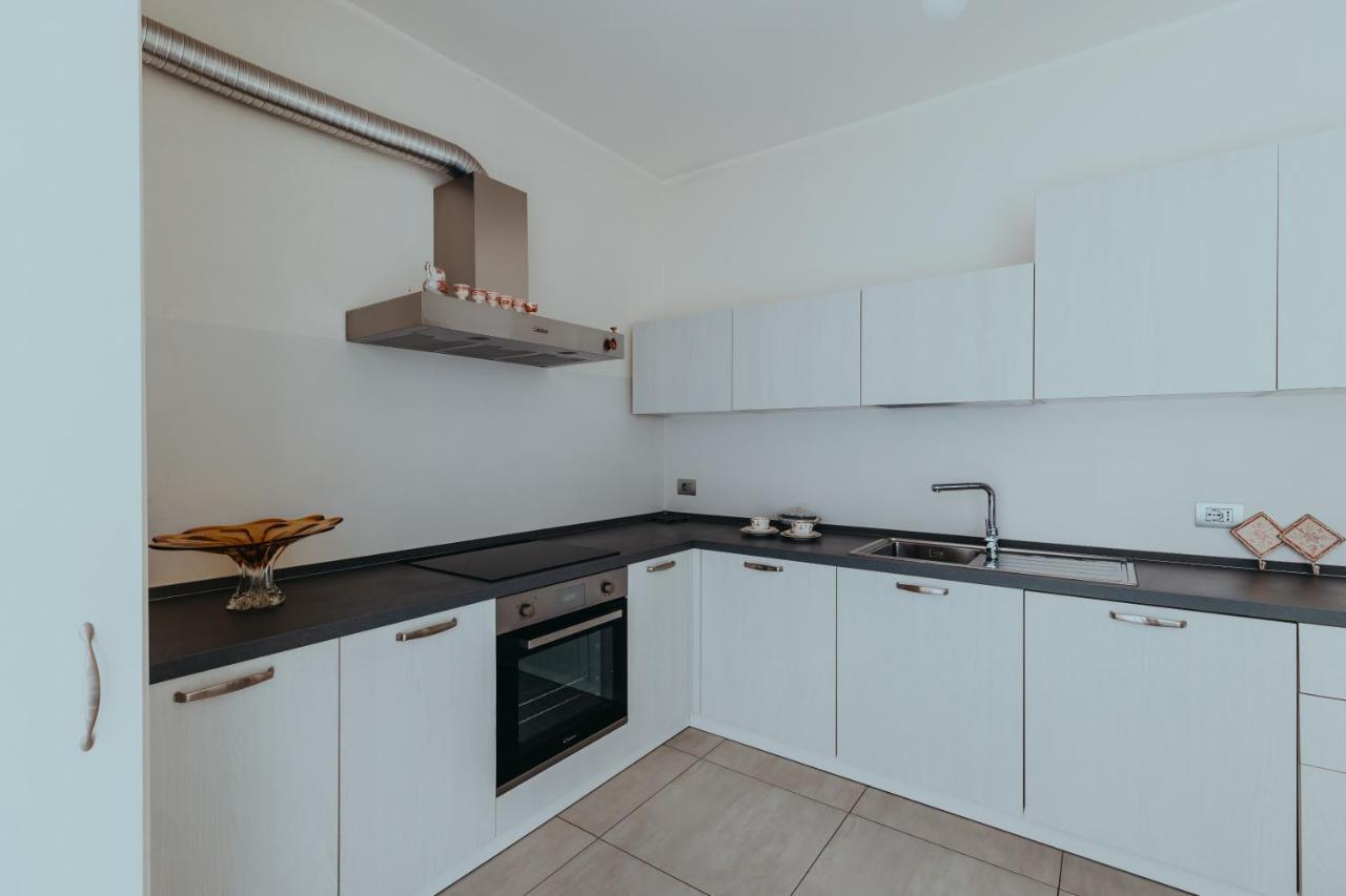 Ferienwohnung The Attico Padenghe sul Garda Exterior foto