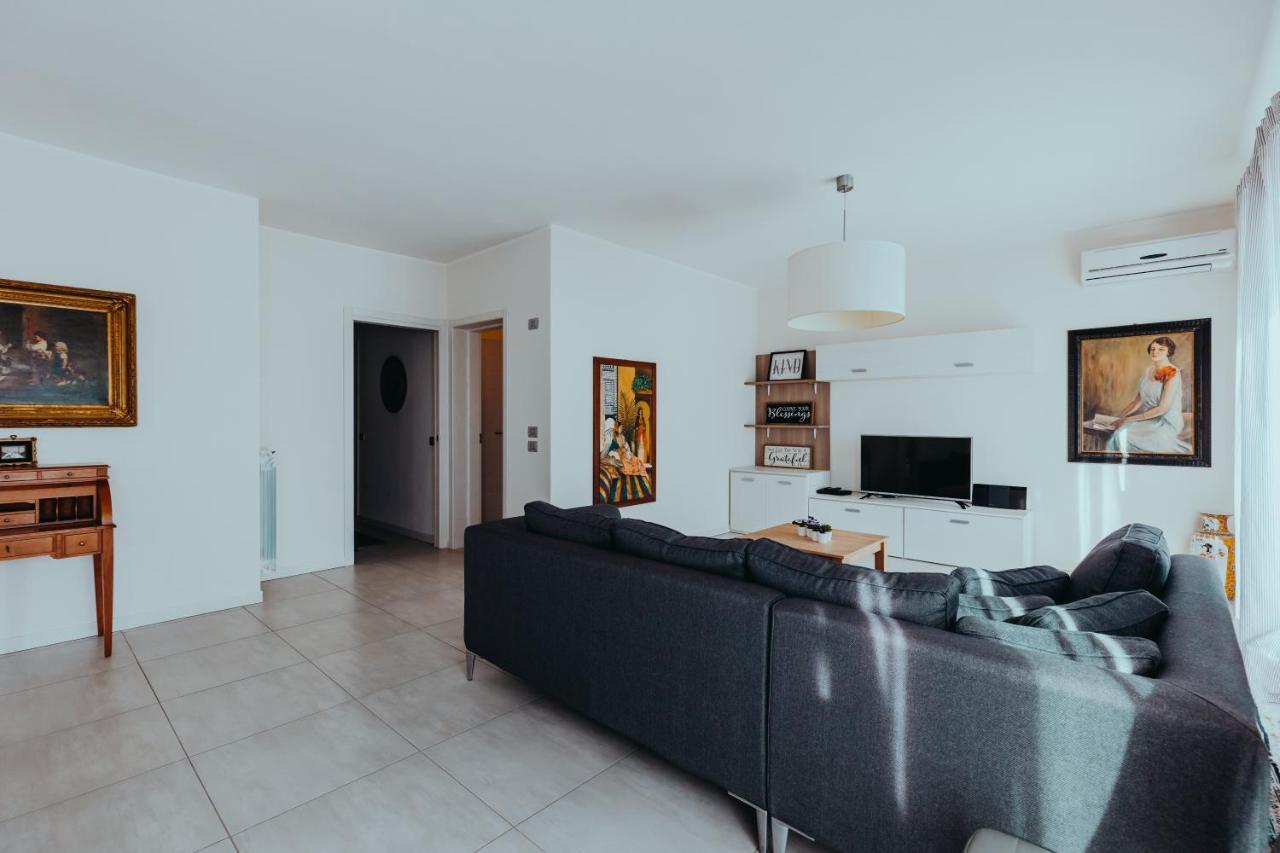 Ferienwohnung The Attico Padenghe sul Garda Exterior foto