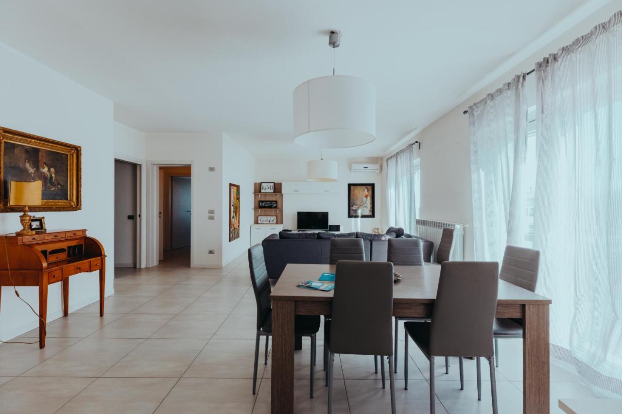 Ferienwohnung The Attico Padenghe sul Garda Exterior foto