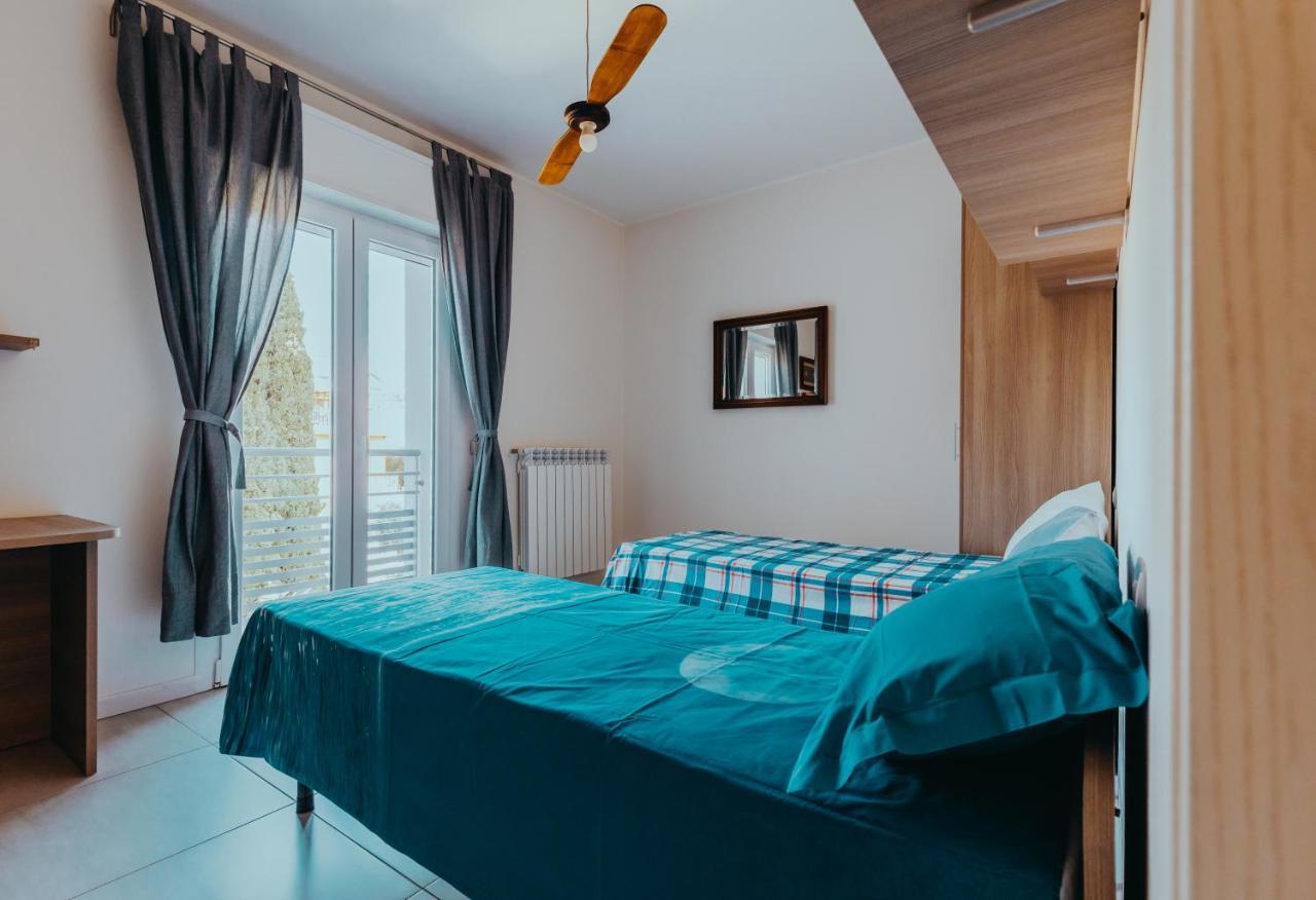 Ferienwohnung The Attico Padenghe sul Garda Exterior foto