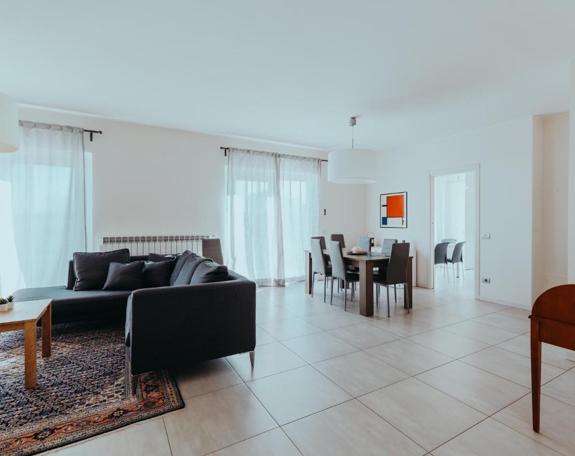 Ferienwohnung The Attico Padenghe sul Garda Exterior foto